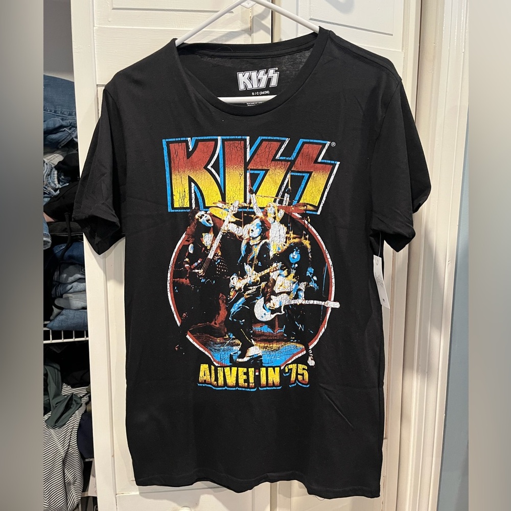 KISS graphic t shirt NWT‎ size small